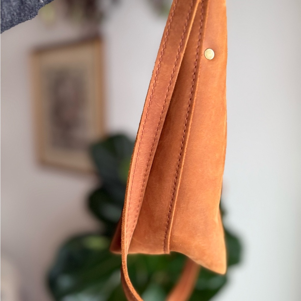 Portland Leather Medium Crossbody Tote Bag Dakota Leather - Picture 6 of 11